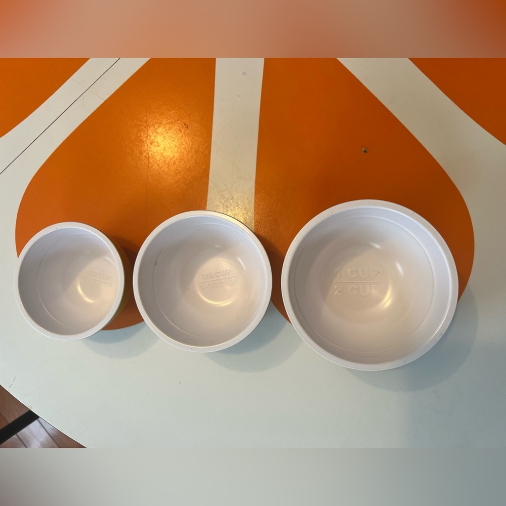 VINTAGE measuring cups - Picture 2 of 3